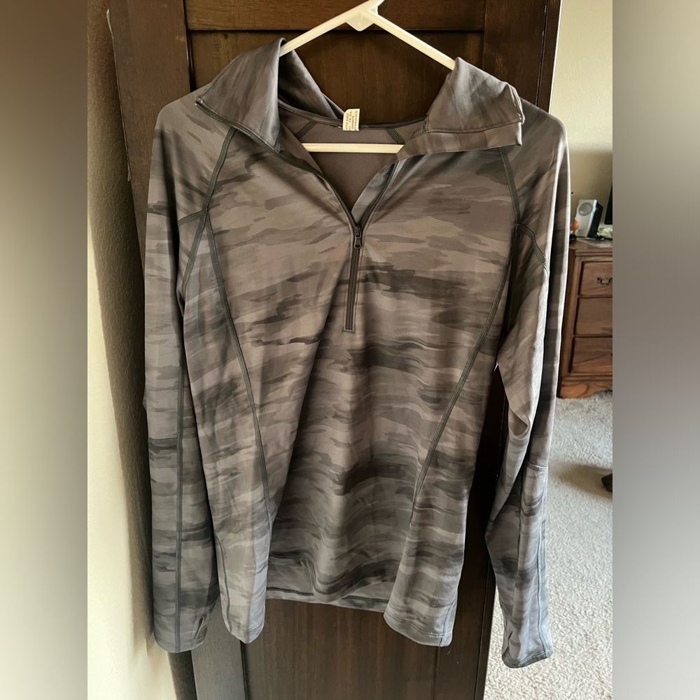 Women’s Large Under Armour Quarterzip